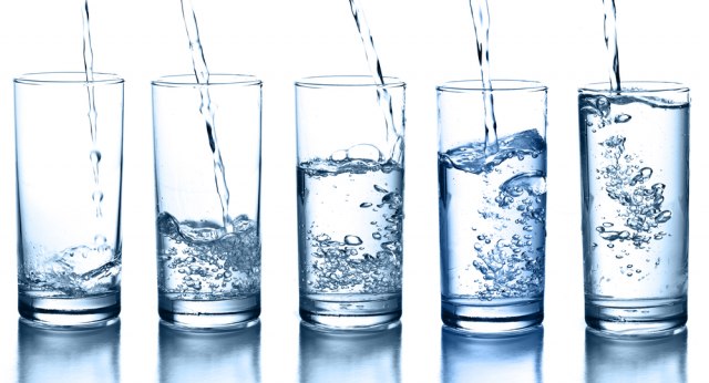 Struènjaci objasnili: Evo koliko vode treba da pijete svakog dana